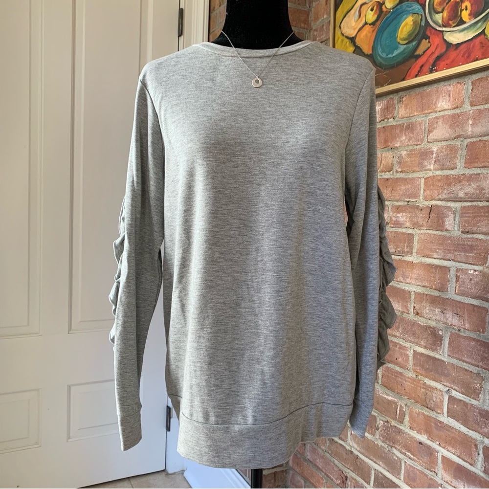 Karlie Heathered Gray Ruffled Open Sleeve Top L